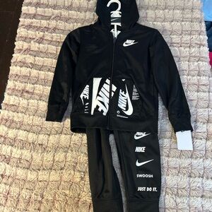 Nike boy 2 pc set hoodie & jogger size small